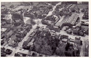 F175 Luchtfoto Vorden centrum circa 1970